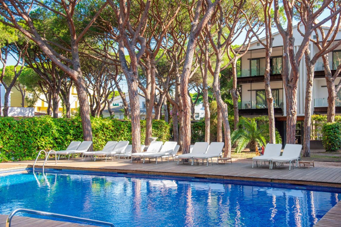 Nm Suites By Escampa Hotels プラヤ・デアロ エクステリア 写真