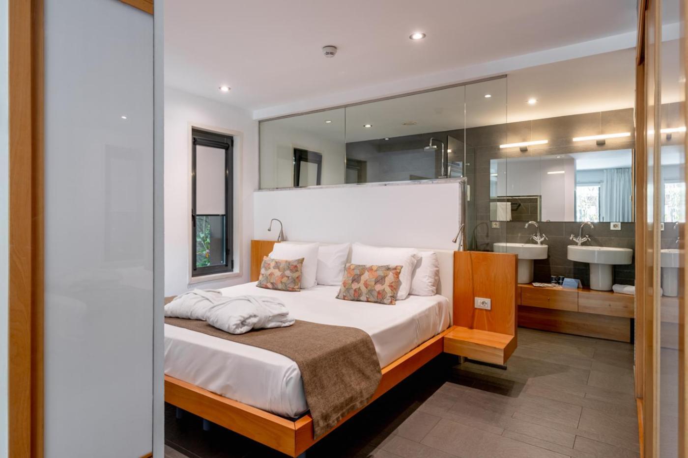 Nm Suites By Escampa Hotels プラヤ・デアロ エクステリア 写真