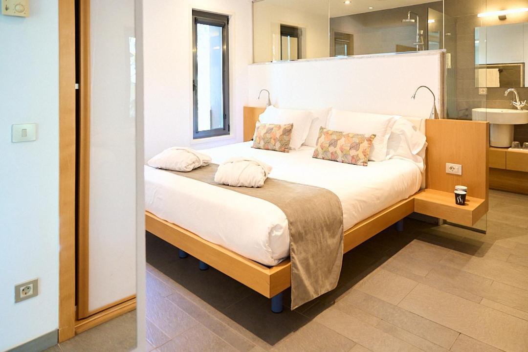 Nm Suites By Escampa Hotels プラヤ・デアロ エクステリア 写真